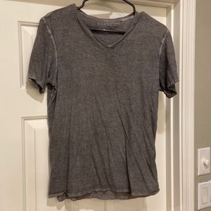 Men’s Guess short sleeve top in gray V-neck size Small $35 retail